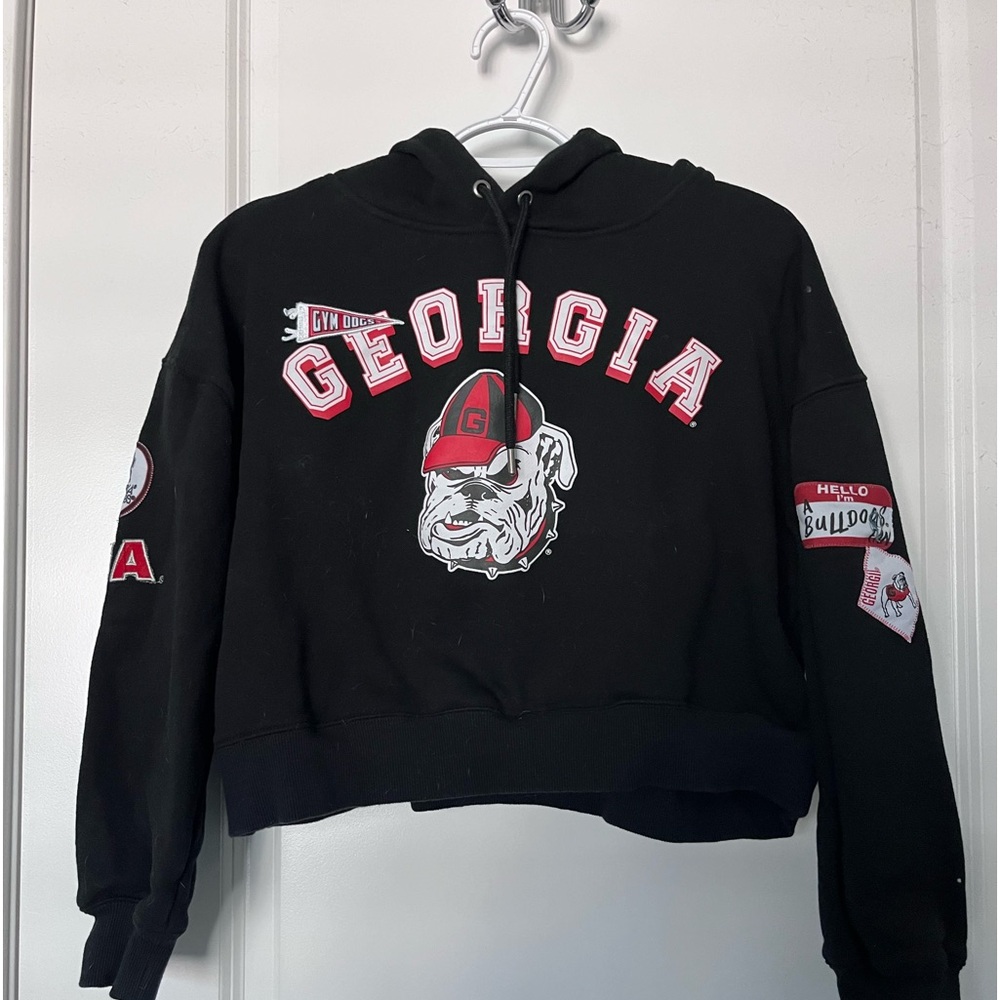 WEAR by Erin Andrews Georgia Bulldogs cropped pullover hoodie.
